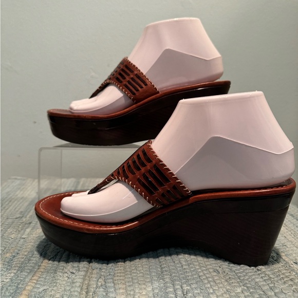 Cole Haan Grier platform wedge thong sandal. Brown. Size 7.5 - Picture 3 of 8